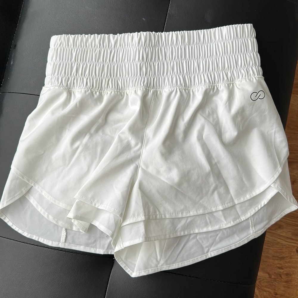 Calia white shorts in size XXS, perfect condition, never worn!!🤍🦢🕊️